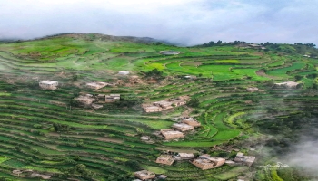 صور من اليمن: قرية محزف، جبل صبر، محافظة تعز جنوبي غرب البلاد.