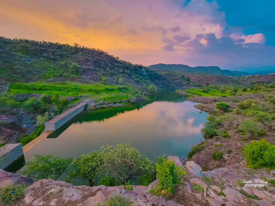 صور من اليمن: وداي الاخمور، مديرية المواسط، محافظة تعز جنوبي غرب البلاد.