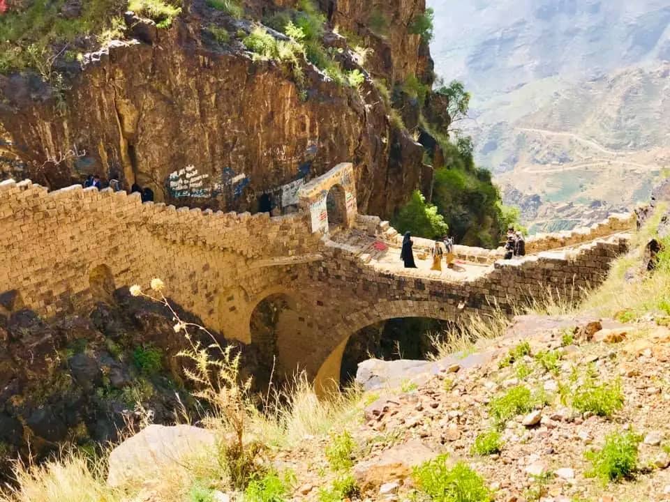 صور من اليمن: جسر شهارة، محافظة عمران شمالي البلاد