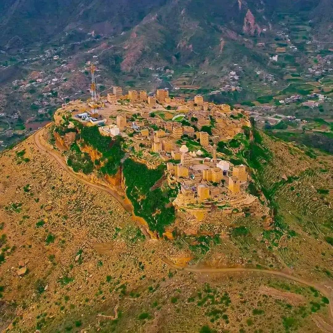 صور من اليمن: قلعة القارة التاريخية، يافع رصد، محافظة أبين جنوبي البلاد