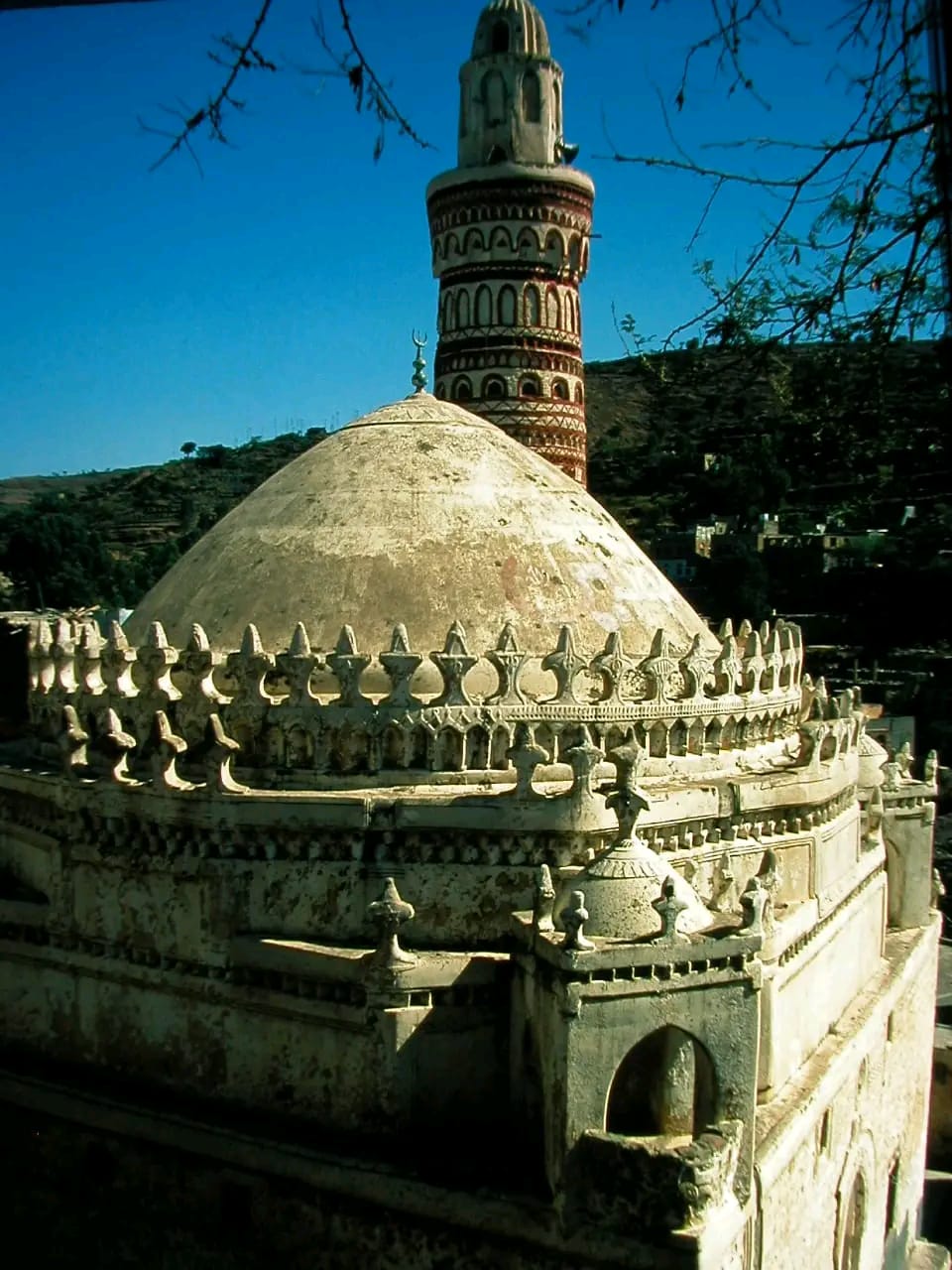 صور من اليمن: قبة مسجد الشيخ يعقوب، جبلة، محافظة إب