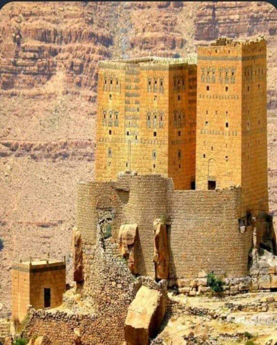 صور من اليمن: حصن الناصرة، قرية الهجرة، مديرية خارف، محافظة عمران شمالي البلاد.