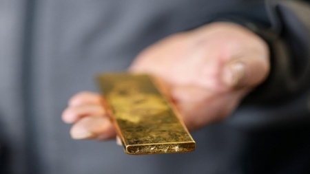 اقتصاد: تراجع الدولار يدفع الذهب للارتفاع