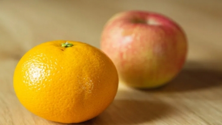 صحة: أيهما أفضل.. التفاح أم البرتقال؟ تعرف على "كنوز" الفاكهتين