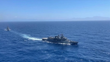 لندن: هيئة التجارة البحرية البريطانية تعلن تضرر سفينة إثر هجوم بصاروخين قبالة سواحل اليمن
