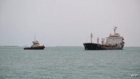 المنامة: الحوثيون أطلقوا صواريخ باليستية على سفينتين بالبحر الأحمر