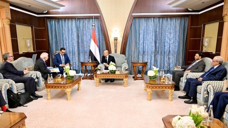 الرياض: مجلس القيادة اليمني يجدد حرصه على السلام العادل وفقا للمرجعيات الثلاث