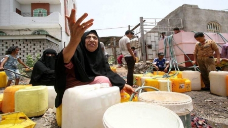 تقرير: أزمة مياه تخنق اليمنيين في عدن مع قرب دخول الصيف