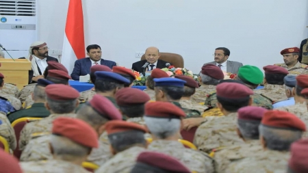 اليمن: رئيس مجلس القيادة رشاد العليمي يرأس اجتماعاً عسكريا في محافظة مأرب