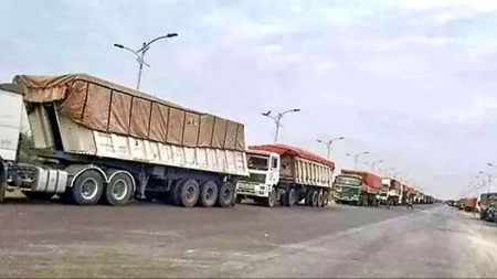 اليمن: في عيد العمال.. سائقو النقل الثقيل بالحديدة يستأنفون اعتصامهم