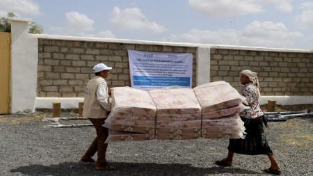 اليمن: توزيع مساعدات إيوائية لمئات الأسر النازحة في حجة