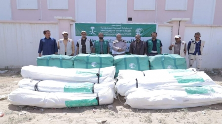 اليمن: مركز الملك سلمان يقدم مساعدات إيوائية لـ894 نازح متضرر من السيول في شبوة