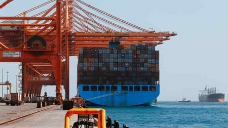 مسقط: ميناء صلالة يوفر بديلاً للملاحة في البحر الأحمر ورأس الرجاء الصالح