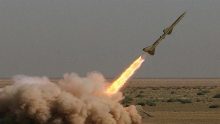 طهران: وكالة تسنيم تقول إن إيران زودت الحوثيين بصواريخ بالستية بحرية