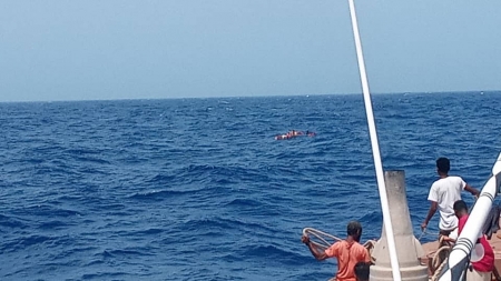 اليمن: مسؤولان يمنيان يؤكدان غرق سفينة هندية قبالة جزيرة سقطرى وفقدان أحد أفراد طاقمها