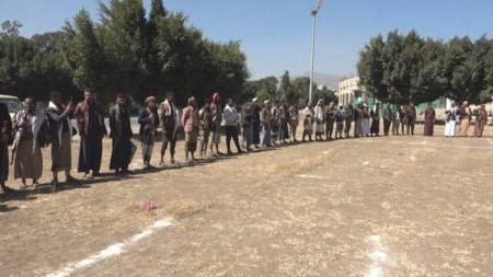 اليمن: جماعة الحوثي تنظم دورات عسكرية لعمال النظافة في ذمار وإب