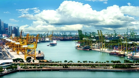 تقرير: مبيعات وقود السفن في سنغافورة ترتفع إلى مستوى قياسي.. ما السبب؟