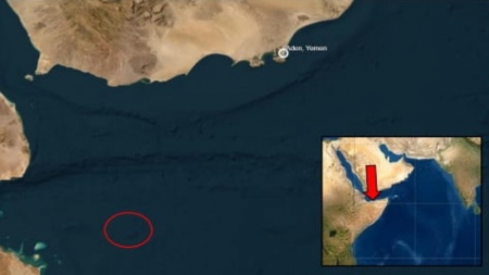 لندن: البحرية البريطانية تعلن إصابة سفينة تجارية إثر تعرضها لهجوم صاروخي جنوب غرب عدن