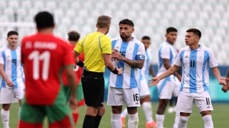رياضة: الاتحاد الأرجنتيني يشكو إلى الفيفا فوضى مباراة الأولمبي مع نظيره المغربي