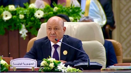 القاهرة: العليمي يدعو إلى تحرك جماعي لمواجهة مشاريع الاحتلال والتدخلات الإيرانية في المنطقة