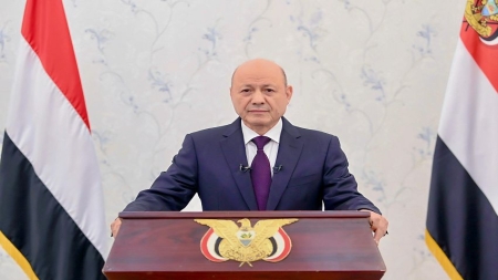 اليمن: العليمي يهاجم الحوثيين في خطاب العيد ويؤكد التزامه باستعادة الدولة