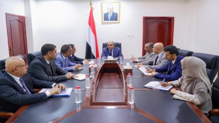 اليمن: رئيس الوزراء اليمني يدعو إلى تسريع خطط تحديث قطاع الاتصالات في مناطق نفوذ الحكومة