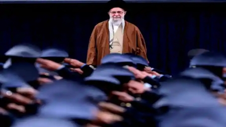 تحليل: حلم "تغيير النظام" الإيراني .. تجارب الشرق الفاشلة نذير شؤم