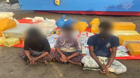 اليمن: ضبط قارب محمل بنصف طن من الحشيش قبالة سواحل باب المندب