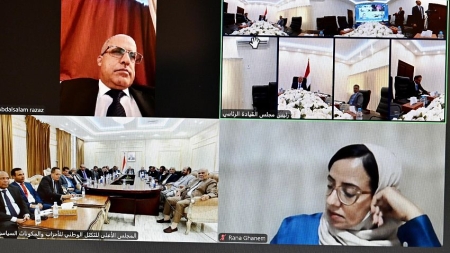 اليمن: الرئيس العليمي يقول إن هجمات الحوثيين على منشآت تصدير النفط أغرقت البلاد بأزمة تمويلية