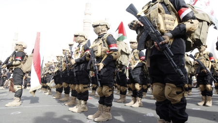تقرير: اتفاق بين حركة الشباب والحوثيين يهدد حركة الملاحة في البحر الأحمر