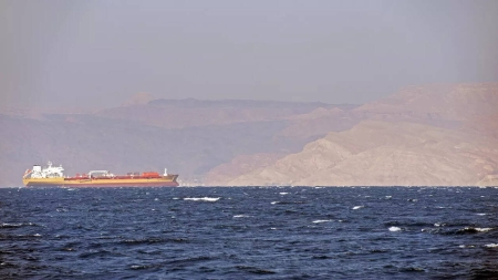 لندن: سفينة تتعرض لهجوم في البحر الأحمر قبالة اليمن بأسلحة نارية وقذائف آر بي جي، وفقًا لوكالة بحرية بريطانية