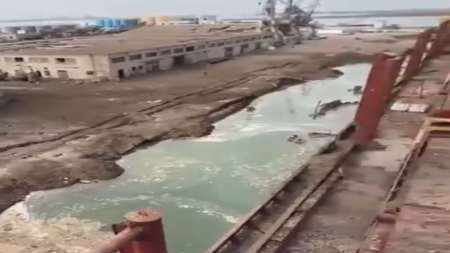 لندن: أمبري البريطانية تقول ان أرصفة خرسانية بميناء الحديدة اليمني تضررت جراء غارات إسرائيلية