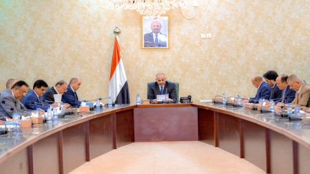 اليمن: تحرك حكومي لإعادة تشغيل مصافي عدن وخفض واردات الوقود