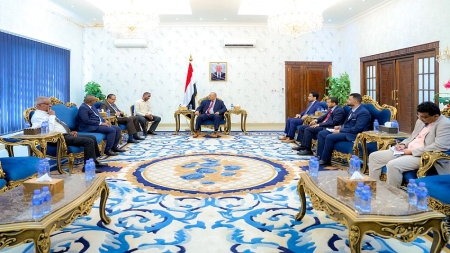 اليمن: الزُبيدي يحذر من تنامي التخادم بين الحوثيين وحركة الشباب الصومالية والقاعدة