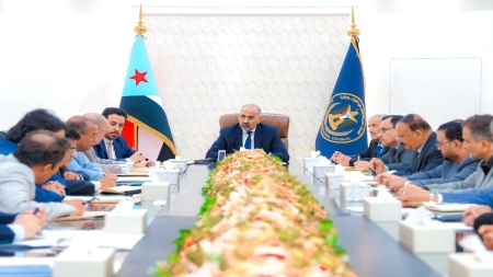 اليمن: الانتقالي الجنوبي يبحث ترتيبات مؤتمري المانحين والاقتصادي ويشيد بجهود ضبط الأسعار