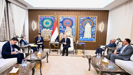 اليمن: العليمي يشيد بالدعم الكوري ويدعو لإضافة خبير عسكري إلى لجنة العقوبات الأممية