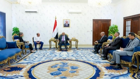اليمن: بن بريك يؤكد أن استقرار العملة يتطلب استمرار الدعم الدولي