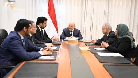الرياض: رئيس مجلس القيادة اليمني يؤكد التزام الإصلاحات وتطبيع الأوضاع في حضرموت