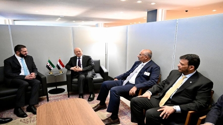 نيويورك: العليمي يشيد بإعادة افتتاح السفارة اليمنية في دمشق خلال لقائه الرئيس السوري