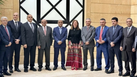 عمان: بن بريك يقول إن اليمن استعاد حضوره المالي عالمياً