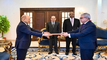 اليمن: الرئيس العليمي يتسلم أوراق اعتماد عدد من السفراء في عدن