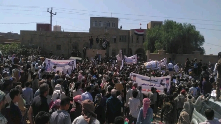 اليمن: احتجاجات غاضبة في التربة للمطالبة بسرعة محاكمة المتورطين في مقتل المحامي النجاشي