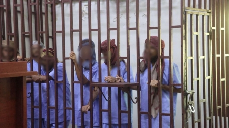 اليمن: محكمة في حضرموت تحاكم 6 من عناصر القاعدة من أصل 57 متهماً فار معظمهم من العدالة