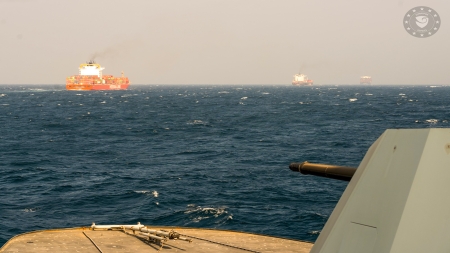 أثينا: فرقاطة إيطالية تؤمن مرور مجموعة ثانية من السفن التجارية في البحر الأحمر