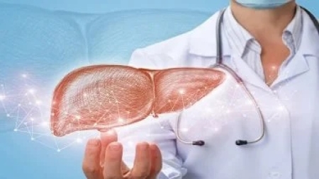 صحة: تلف الكبد يبدأ من البول.. 5 علامات لا تتجاهلها