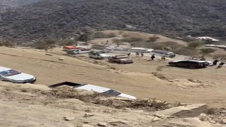 اليمن: وفاة وإصابة 14 شخصًا في حادث انقلاب باص ركاب بنقيل حيفان بتعز