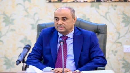 اليمن: الحكومة تفرض قيوداً على سفر مسؤوليها وسط إجراءات تقشف وإصلاحات واسعة