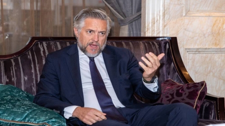 الرياض: مسؤول أوروبي ينفي "تساهل" الاتحاد مع الحوثيين ويؤكد مناقشة خيارات التصنيف والعقوبات