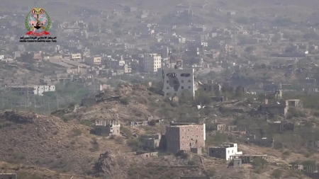اليمن: الحوثيون يقصفون مواقع القوات الحكومية وأحياء سكنية في تعز دون إصابات