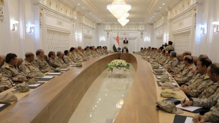 اليمن: العرادة يدعو لرفع الجاهزية في مأرب خلال اجتماع عسكري موسع